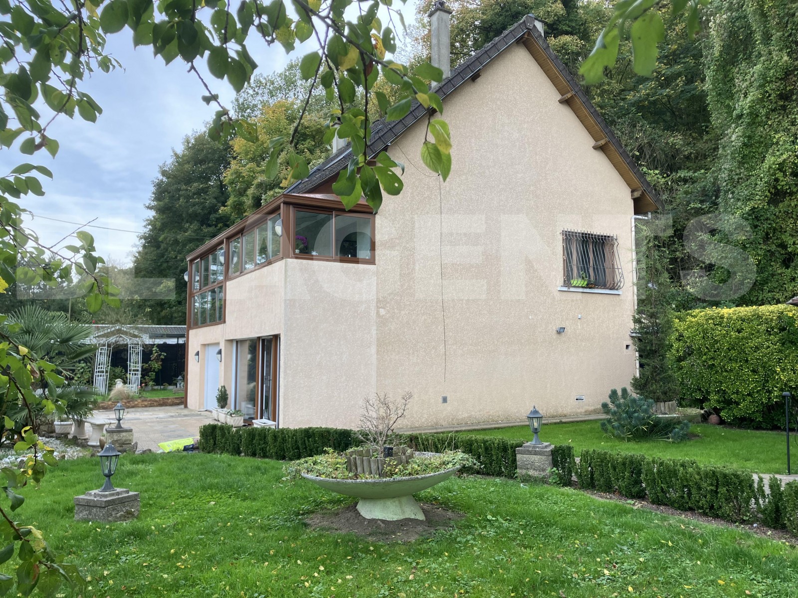 Maison 6 Pièce(s) SAINT-JEAN-LES-DEUX-JUMEAUX - Photo 2
