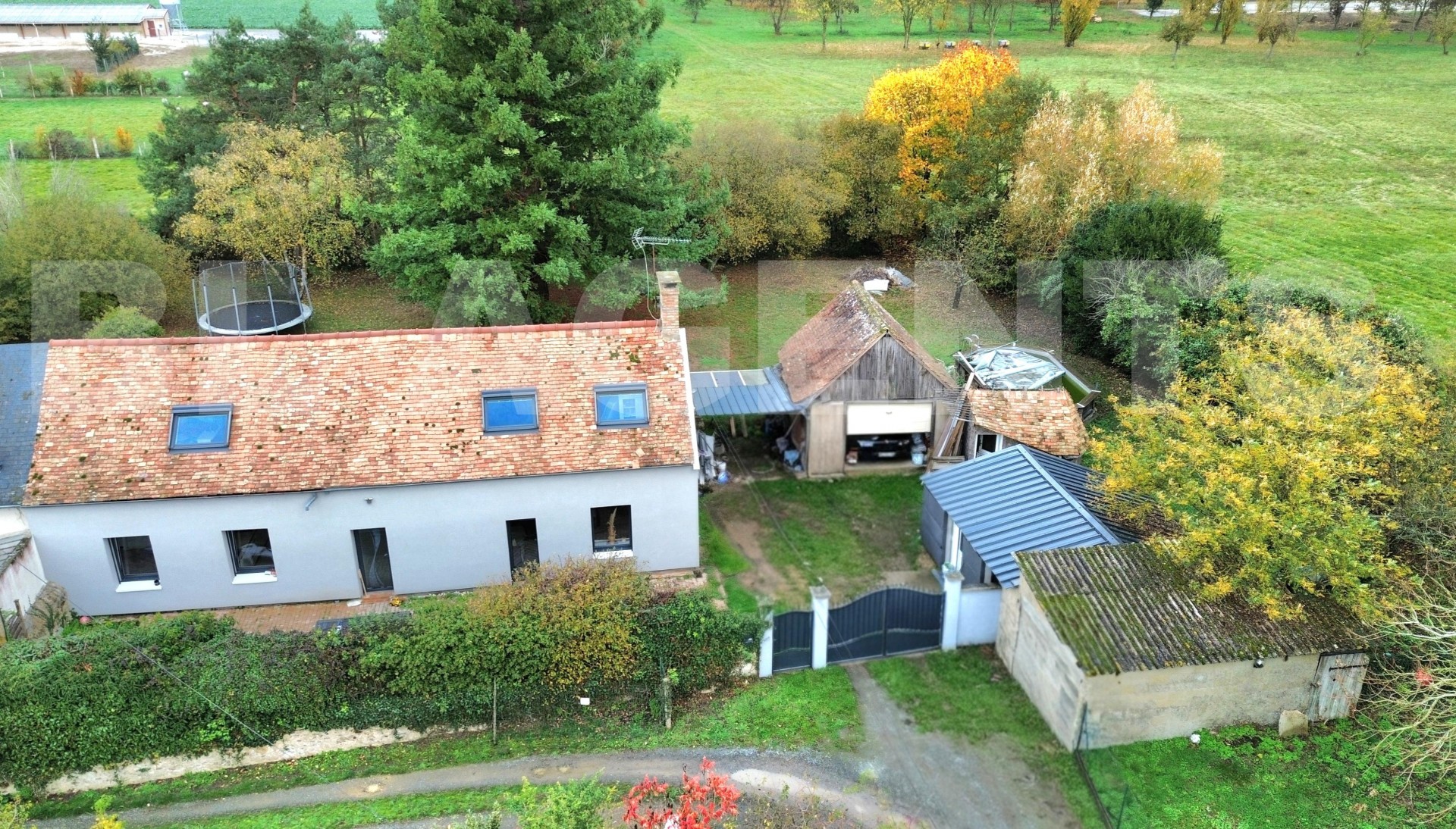 Maison 5 Pièce(s) YVRE-LE-POLIN - Photo 2