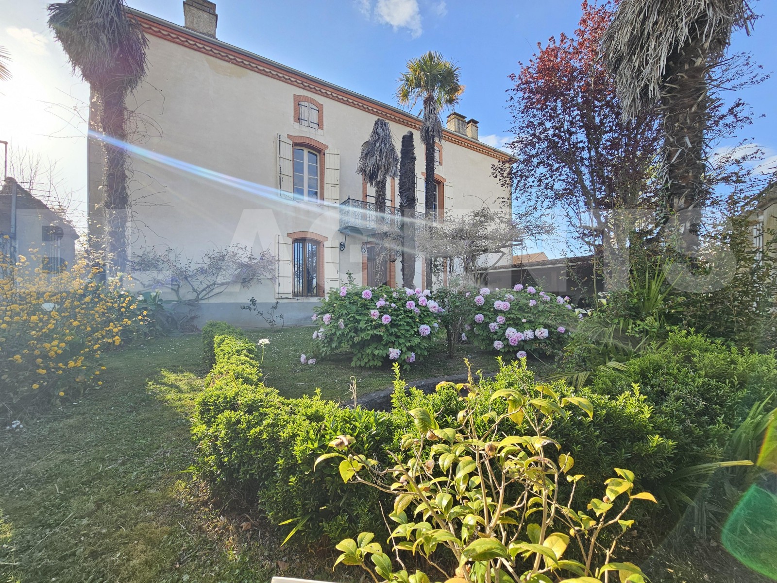 Maison 9 Pièce(s) LES PUJOLS - Photo 1