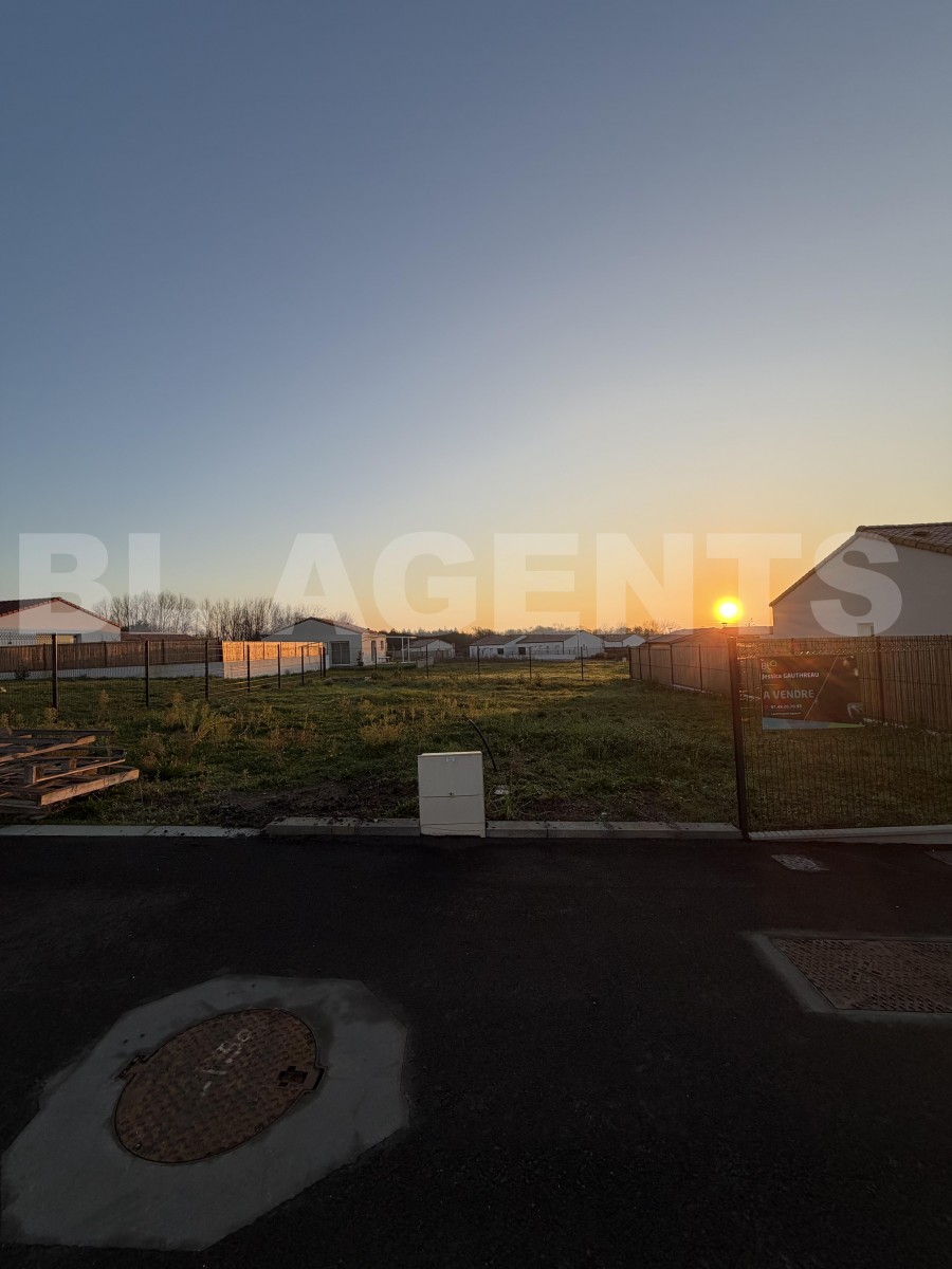 Terrain  AVRILLE - Photo 1