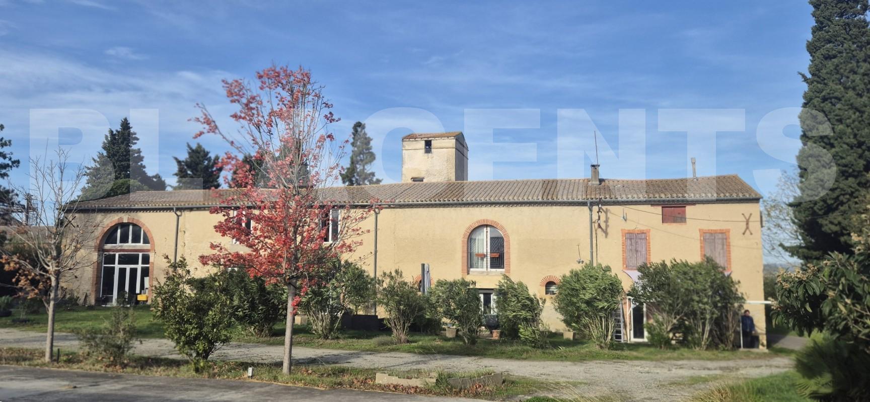 Maison 20 Pièce(s) MAS-SAINTES-PUELLES - Photo 1