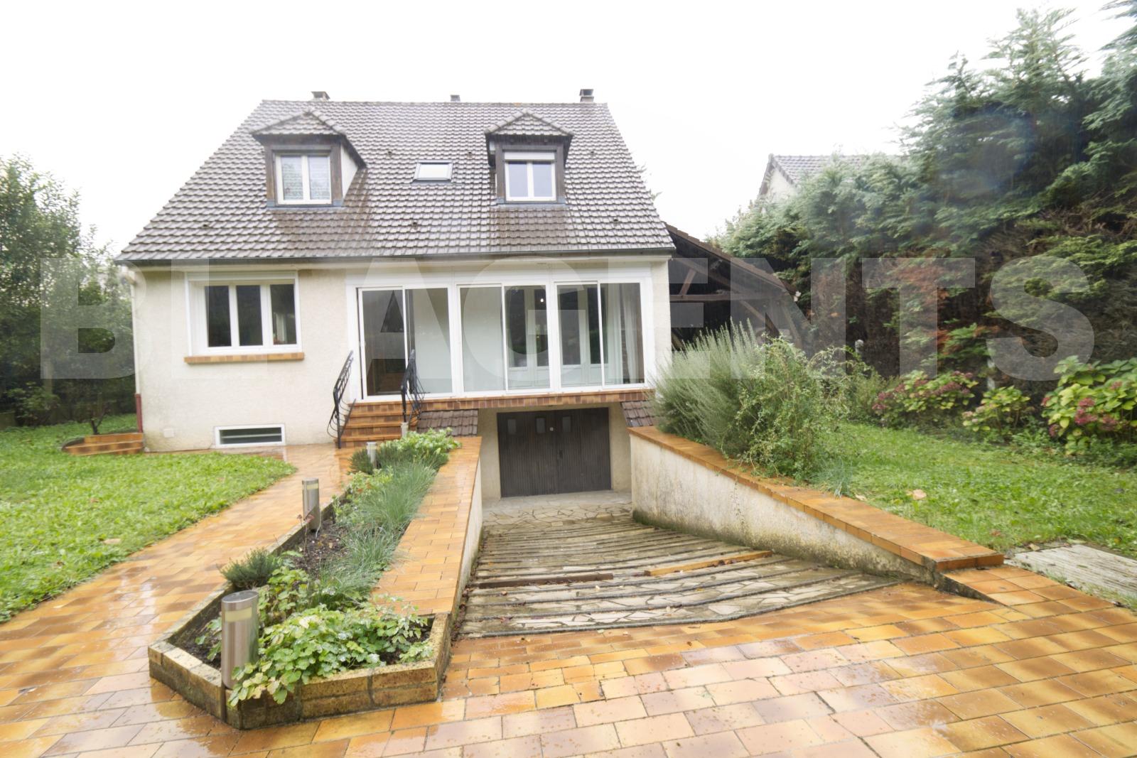 Maison 8 Pièce(s) MAREIL-EN-FRANCE - Photo 1