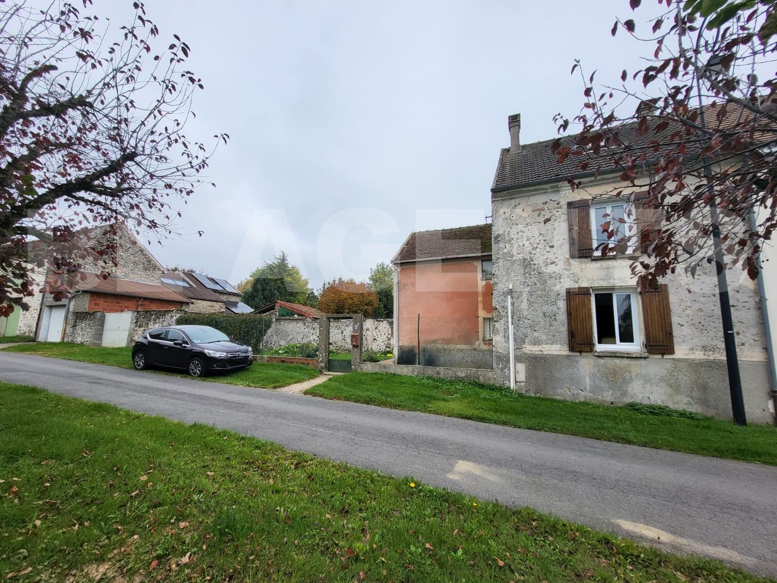 Maison de village 5 Pièce(s) BASSEVELLE - Photo 1