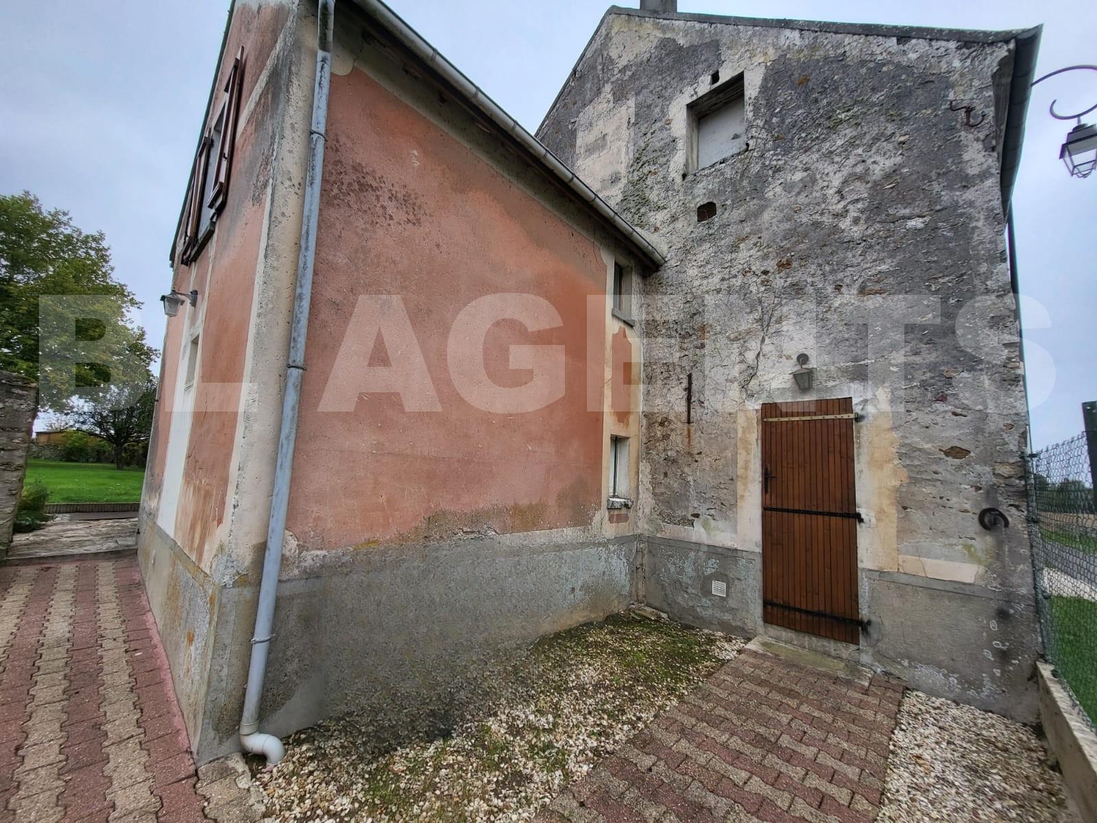 Maison de village 5 Pièce(s) BASSEVELLE - Photo 2