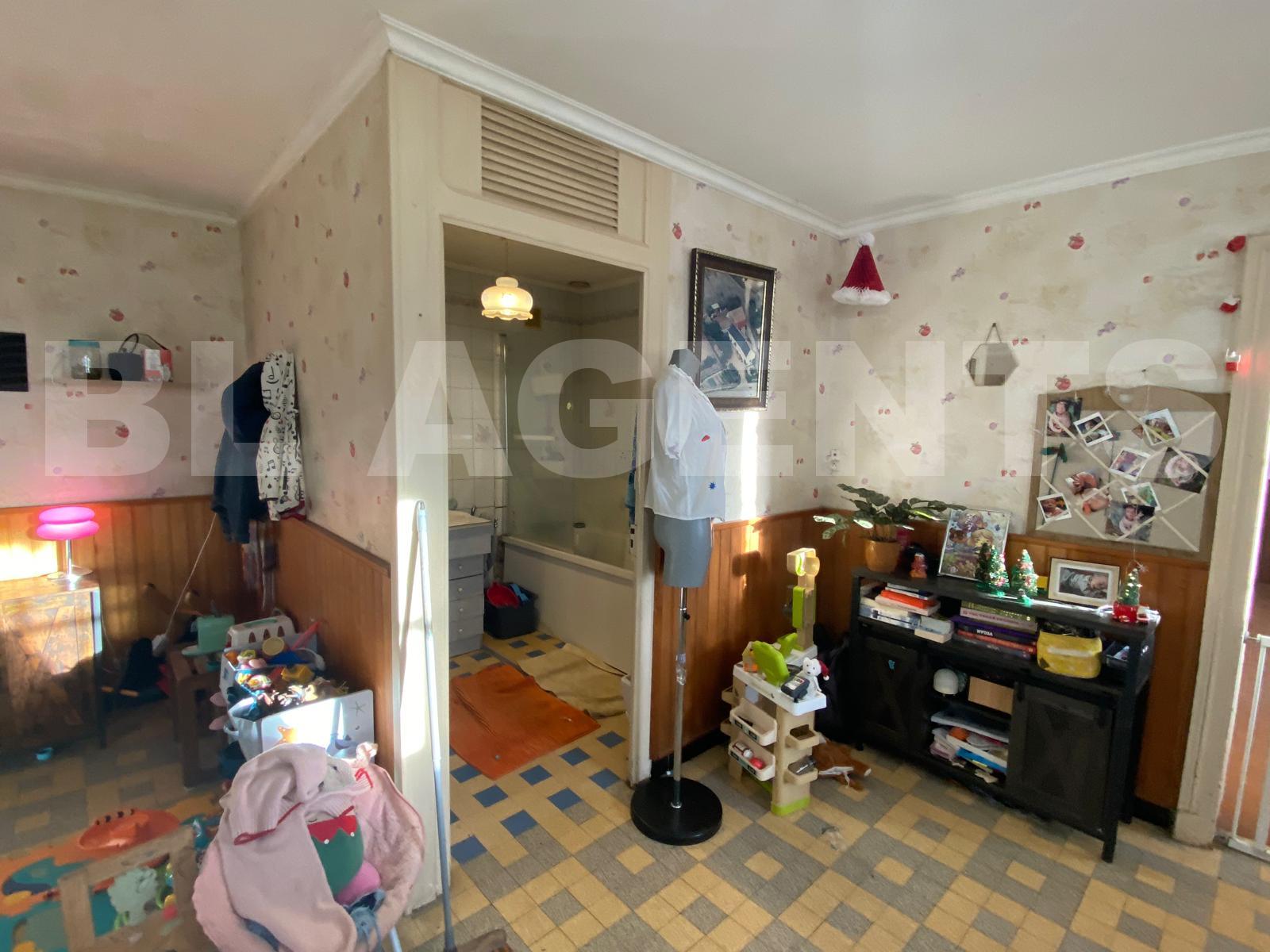 Maison longère 4 Pièce(s) YVRE-LE-POLIN - Photo 8
