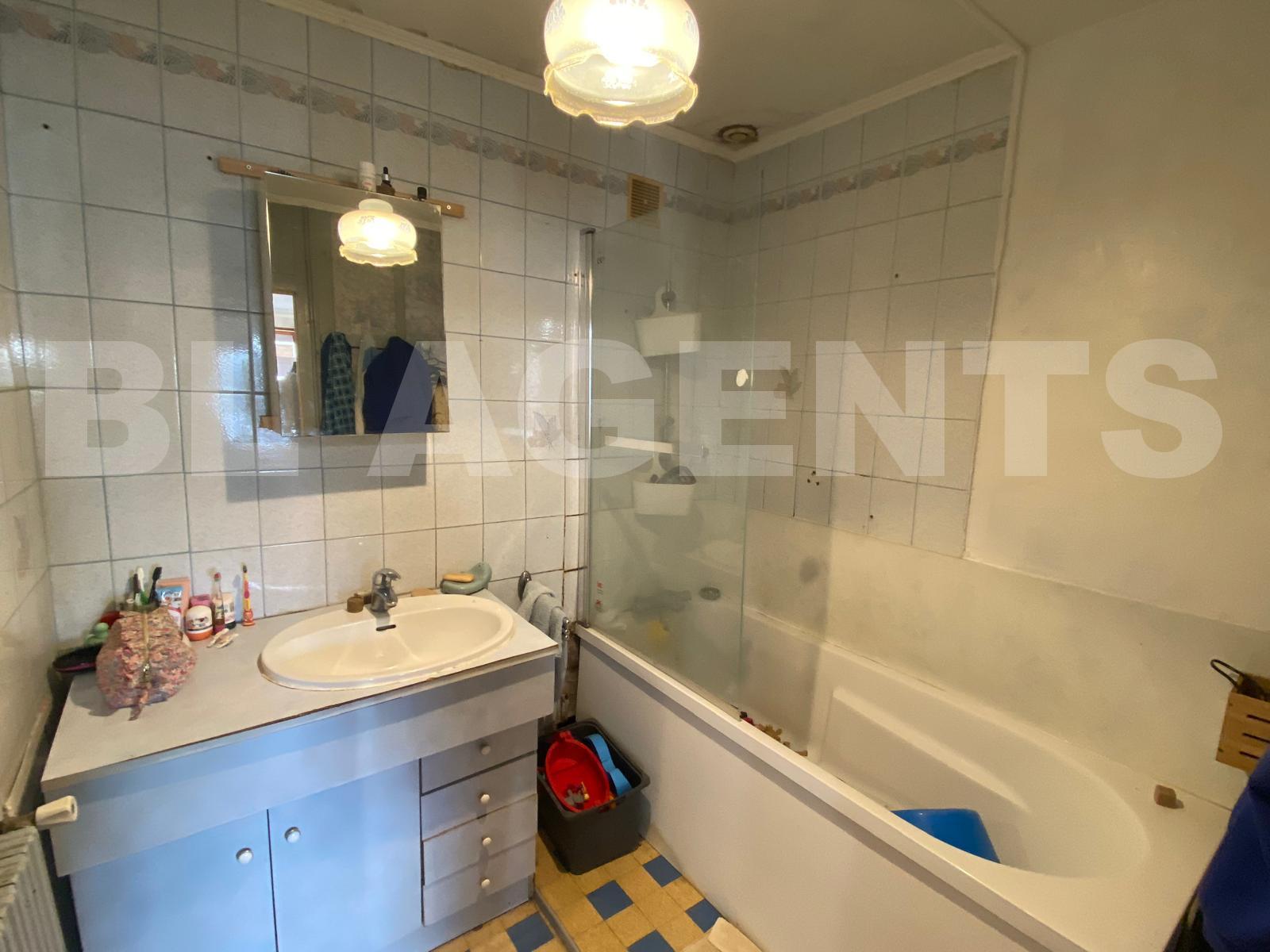 Maison longère 4 Pièce(s) YVRE-LE-POLIN - Photo 9