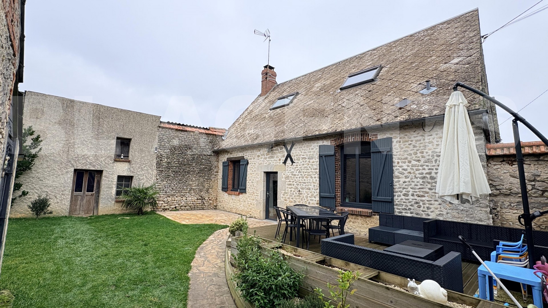 Maison 4 Pièce(s) VOVES - Photo 1