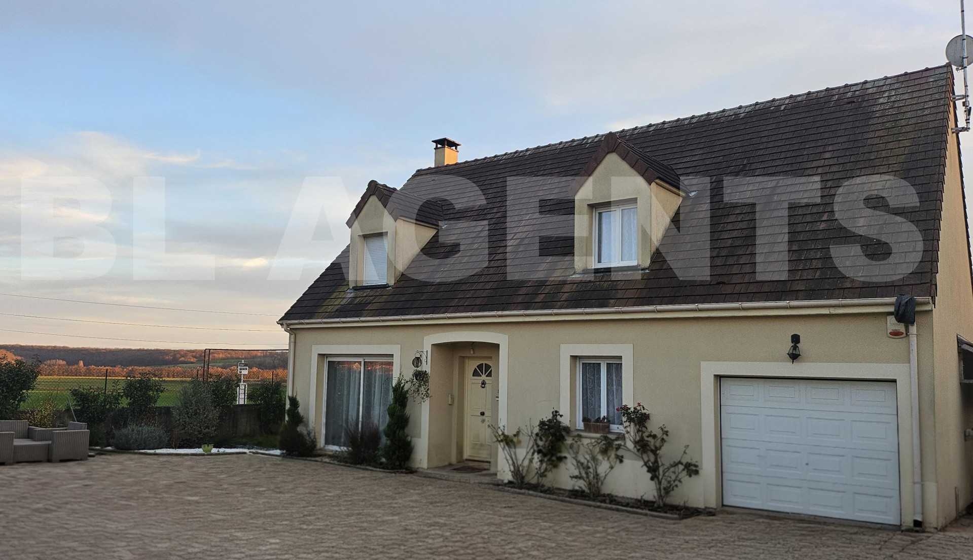 Maison traditionnelle 5 Pièce(s) ARMENTIERES-EN-BRIE - Photo 1