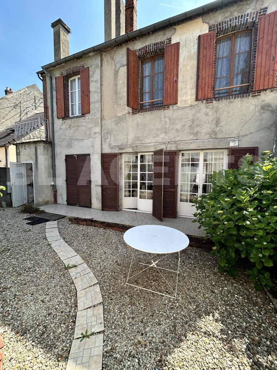Maison 8 Pièce(s) BRIENON-SUR-ARMANCON - Photo 1