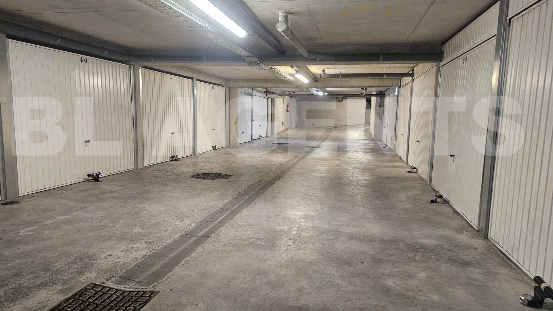 Parking  MARSEILLE 12EME ARR. - Photo 1