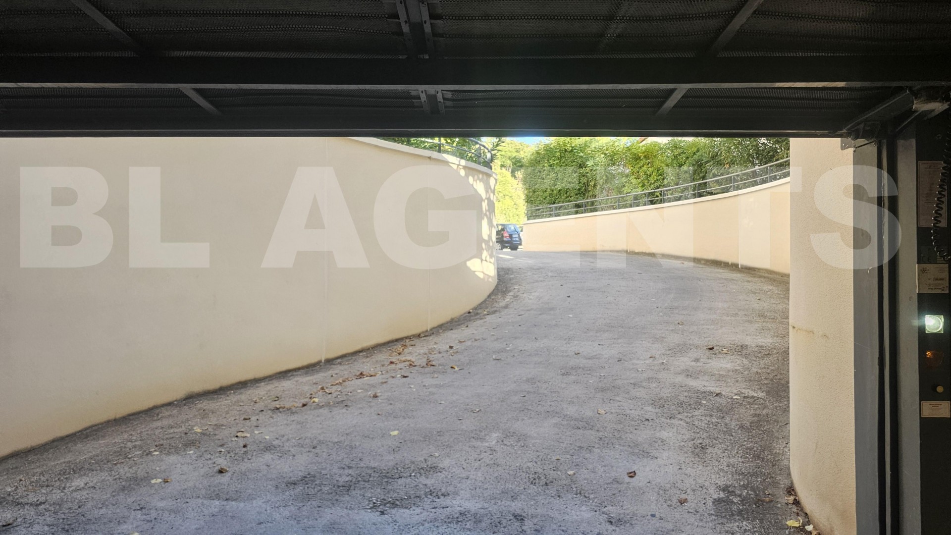 Parking  MARSEILLE 12EME ARR. - Photo 2