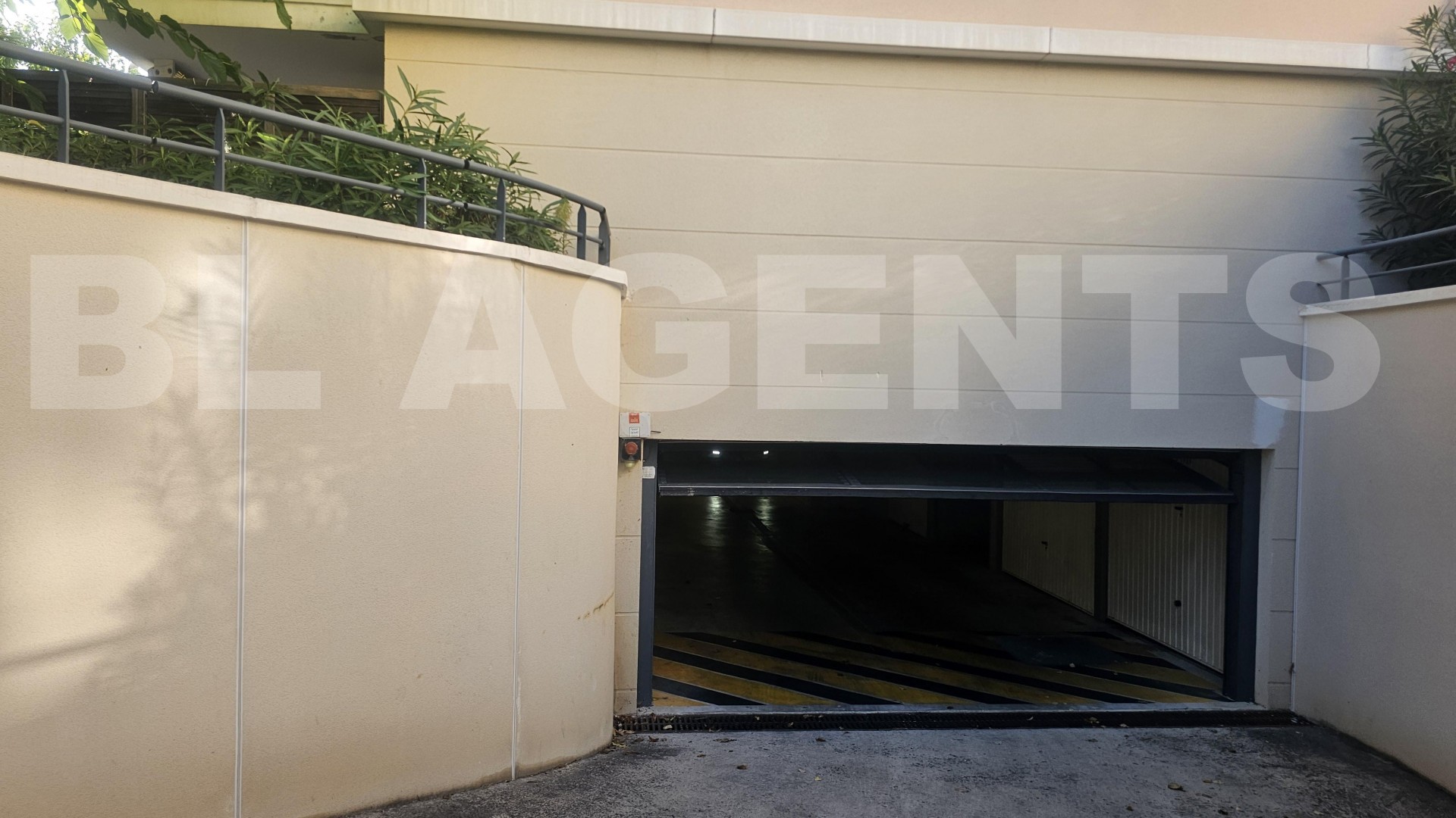 Parking  MARSEILLE 12EME ARR. - Photo 4