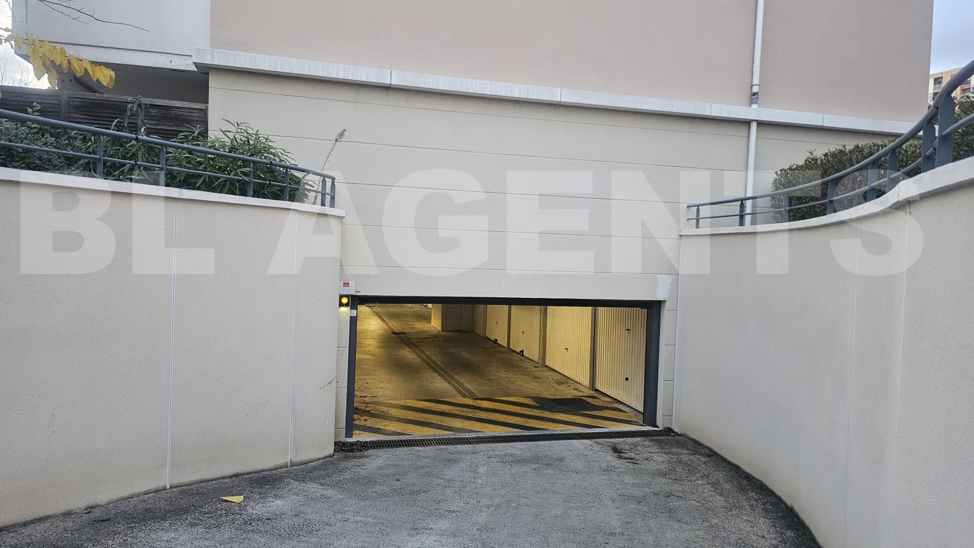 Parking  MARSEILLE 12EME ARR. - Photo 8