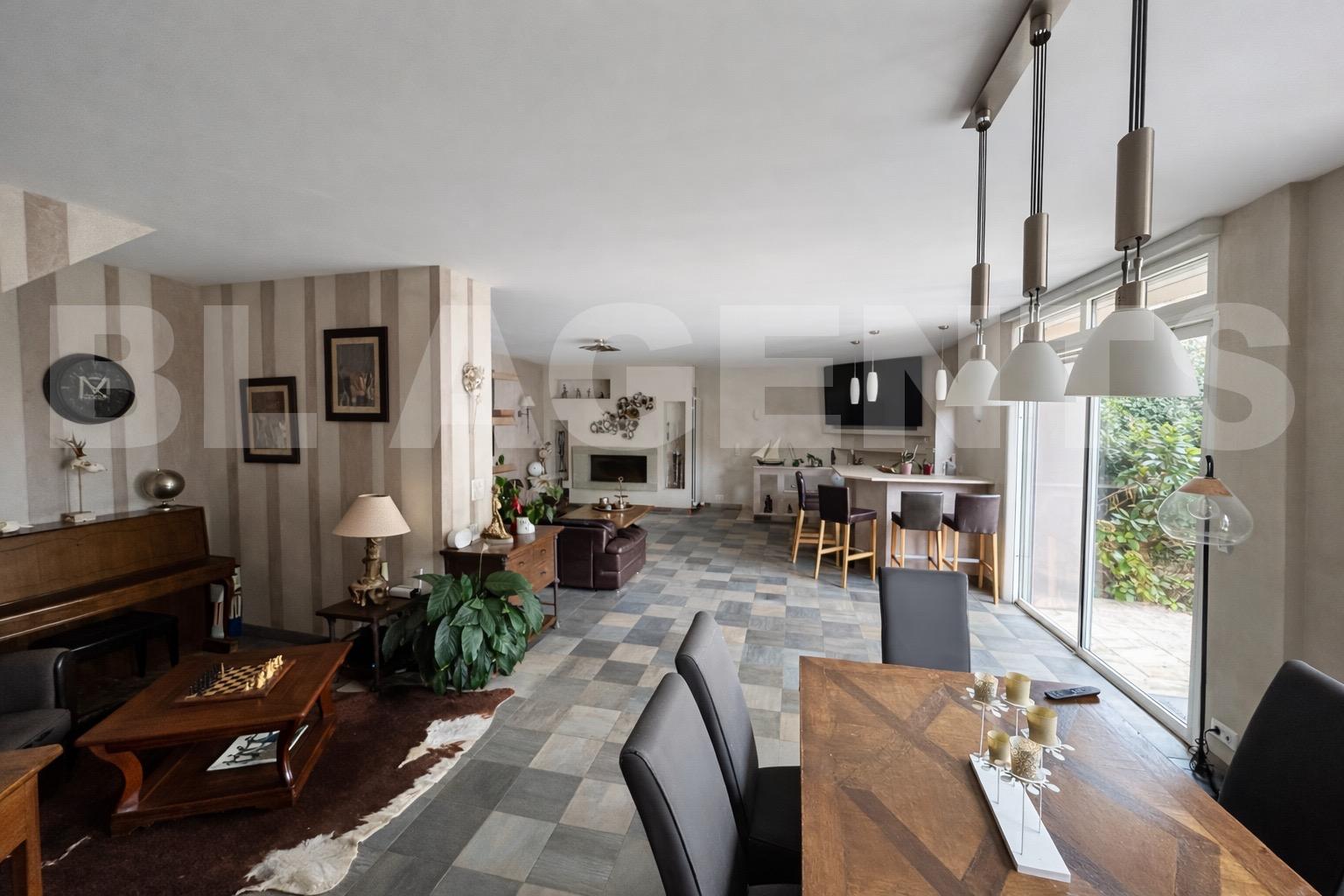 Maison 8 Pièce(s) LES ESSARTS-LE-ROI - Photo 3