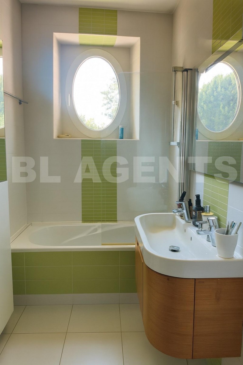 Maison 8 Pièce(s) LES ESSARTS-LE-ROI - Photo 12