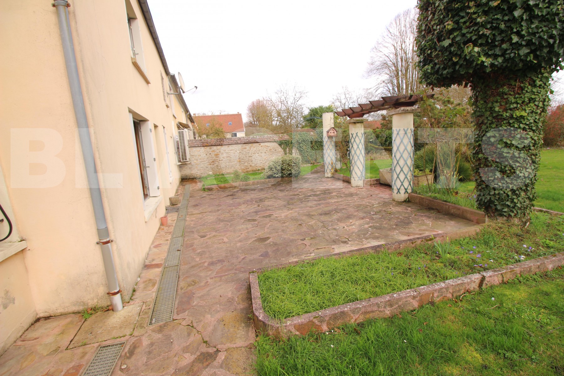 Maison briarde 6 Pièce(s) COULOMMIERS - Photo 2