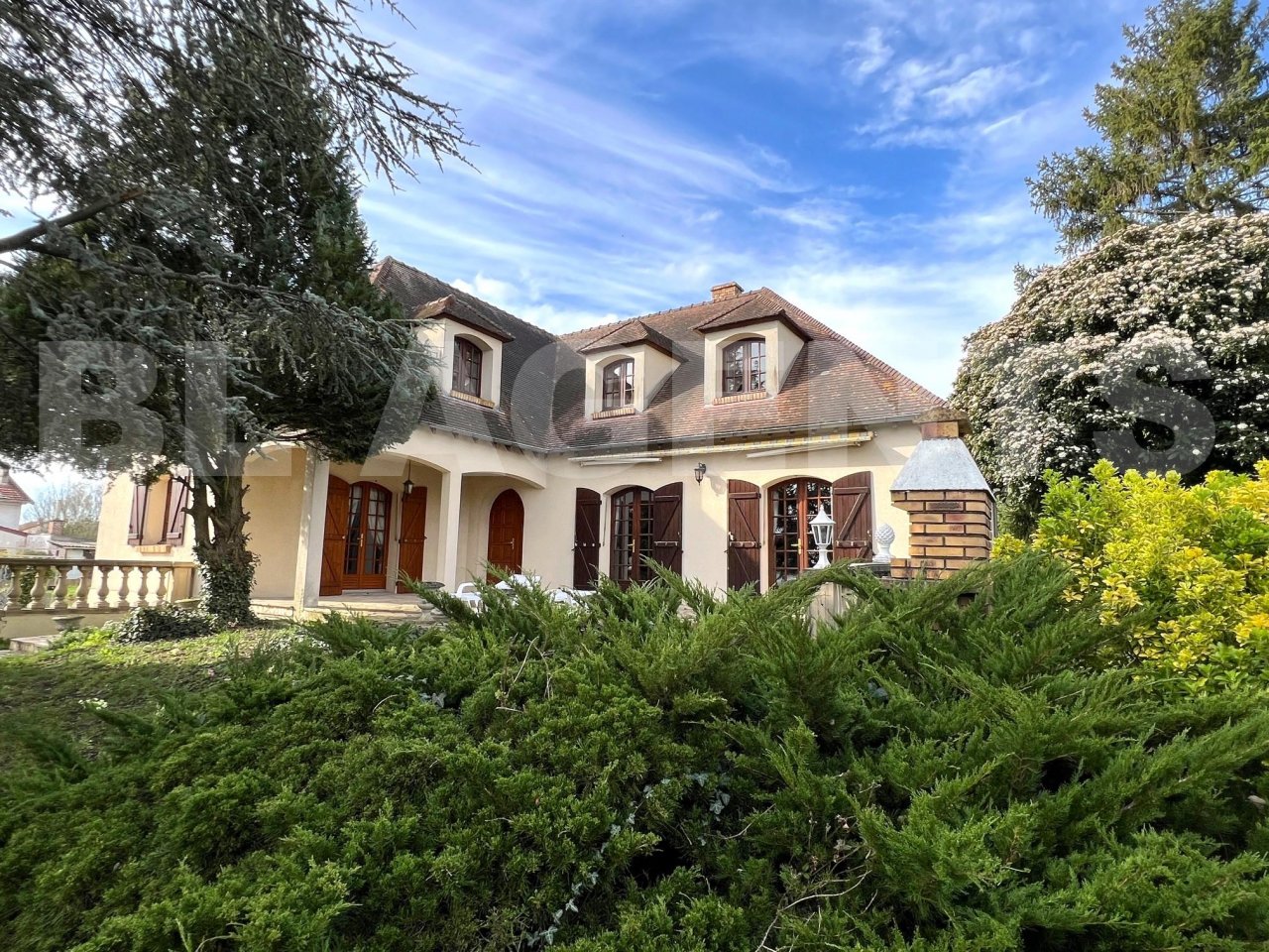 Maison 9 Pièce(s) THORIGNY-SUR-MARNE - Photo 1