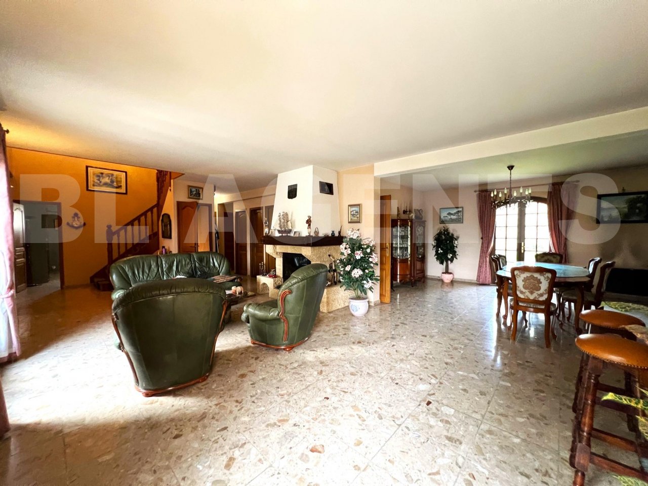 Maison 9 Pièce(s) THORIGNY-SUR-MARNE - Photo 2