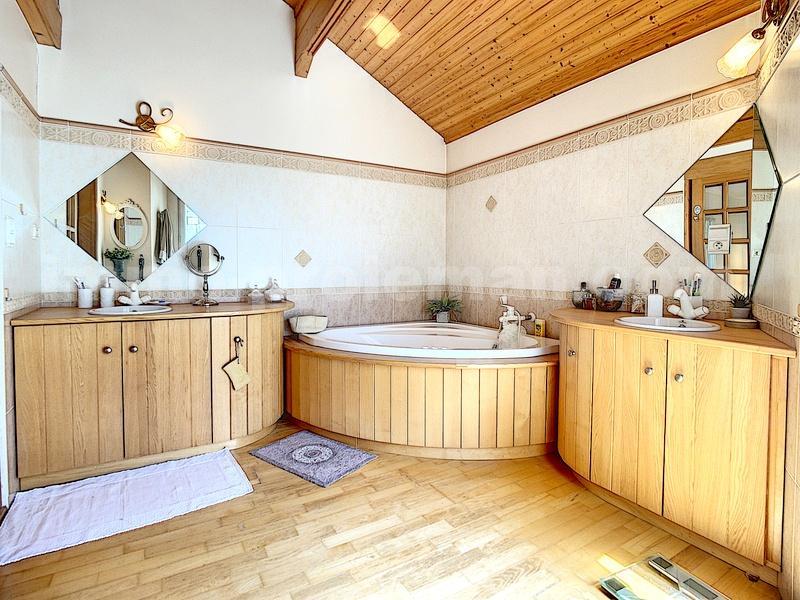 Maison 8 Pièce(s) SAINT-CERGUES - Photo 17