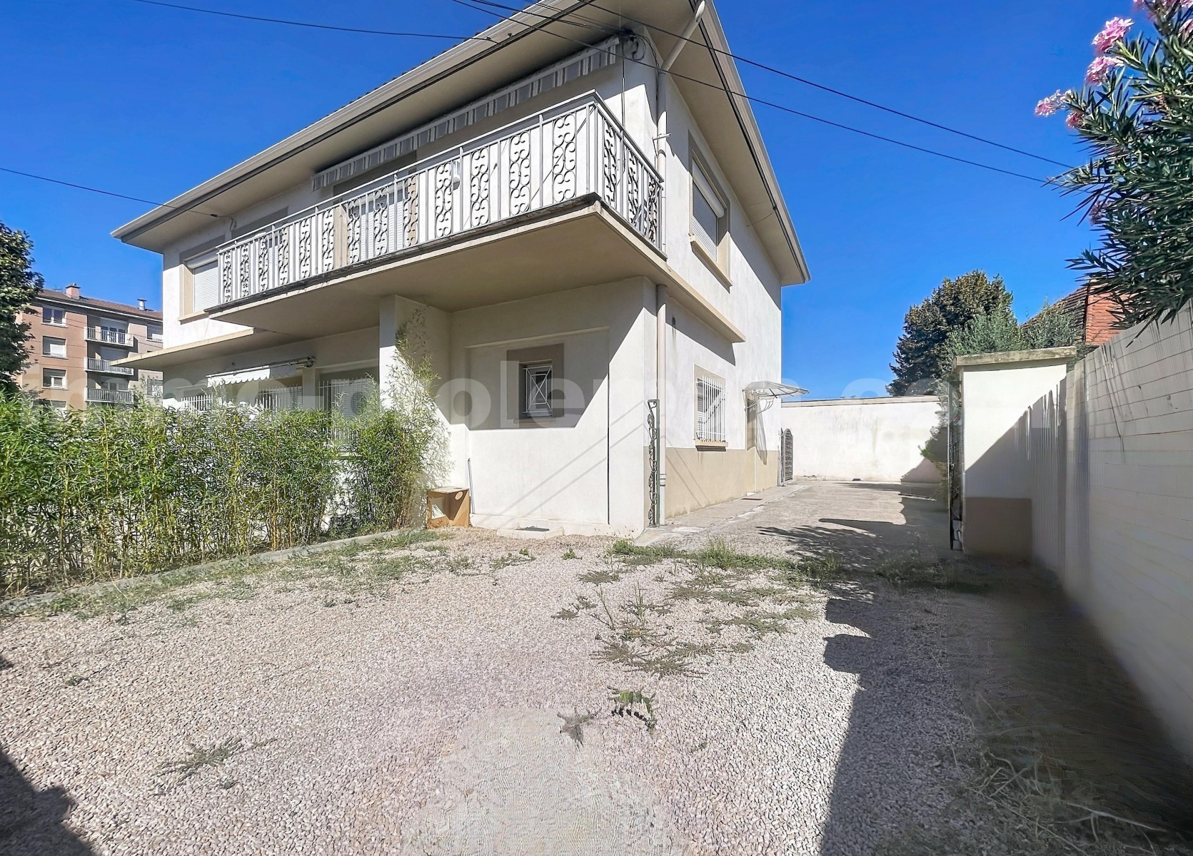 Building  SAINT-FONS - Photo 1