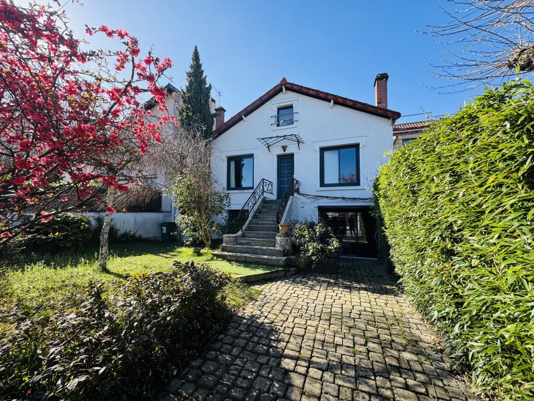 Maison 6 Pièce(s) Clamart