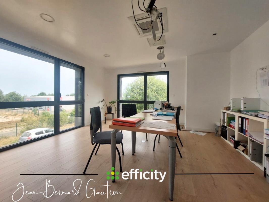 Bureau 6 Pièce(s) La Chapelle-des-Fougeretz