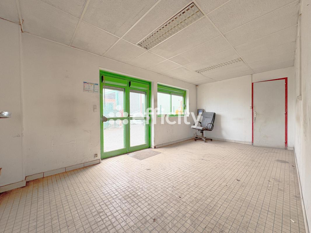 Local  Landelles-et-Coupigny - Photo 4