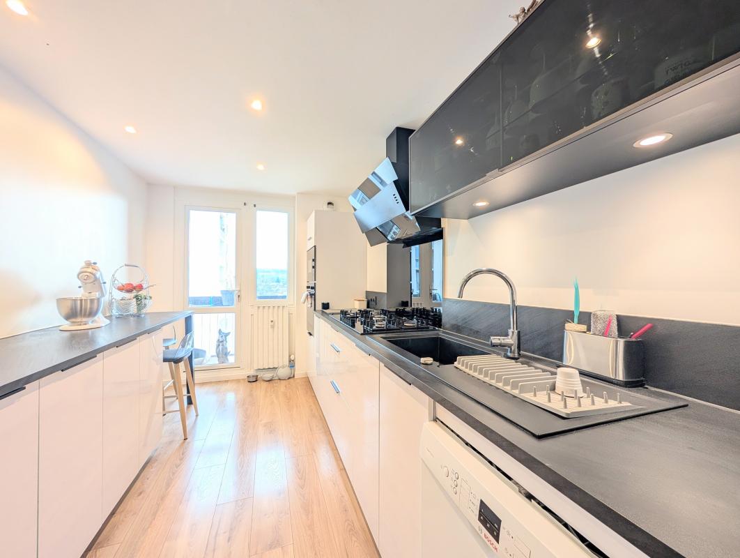 Appartement 4 Pièce(s) Saint-Genis-Laval