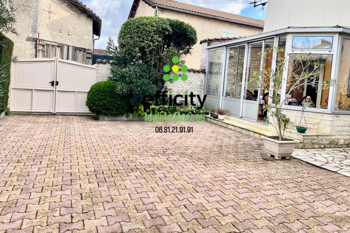 Maison de ville 6 Pièce(s) Aigre