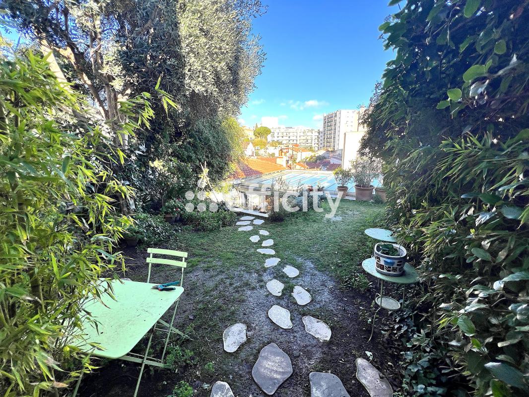 Maison 4 Pièce(s) Marseille 6eme Arrondissement