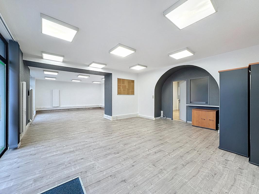 Local commercial 5 Pièce(s) La Roche-sur-Foron