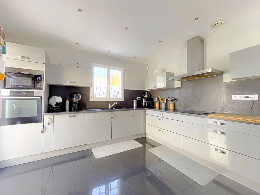 Villa 8 Pièce(s) Marseille 15eme Arrondissement