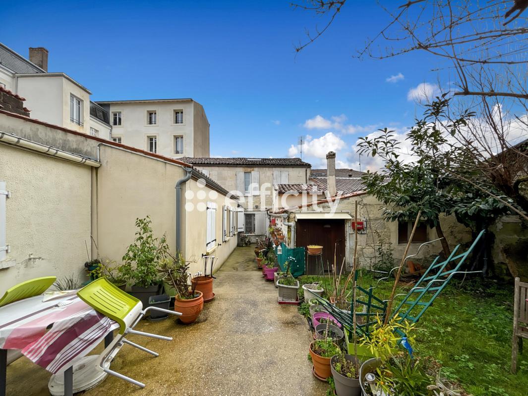 Immeuble 15 Pièce(s) Saintes