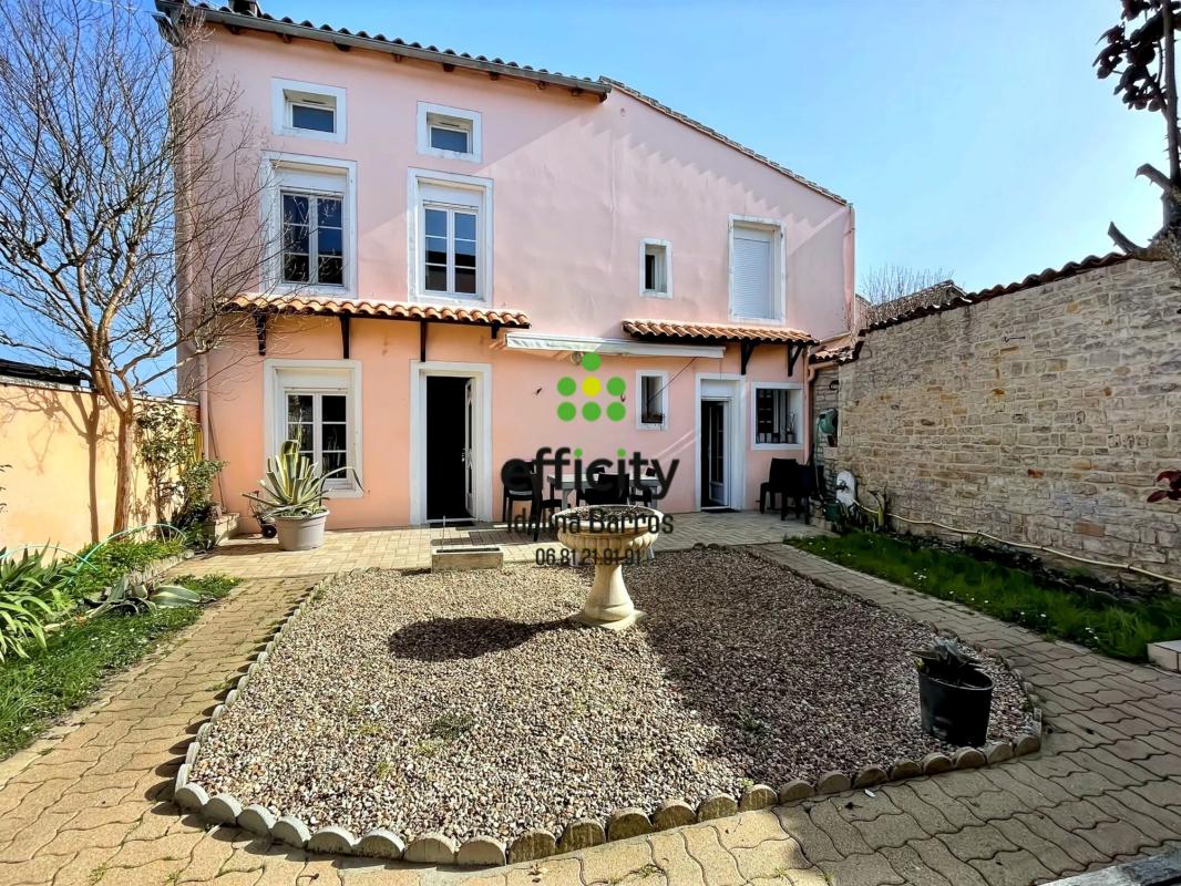 Maison de ville 4 Pièce(s) Aigre