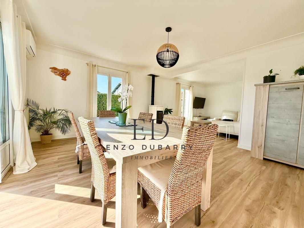 Maison 8 Pièce(s) Bassussarry