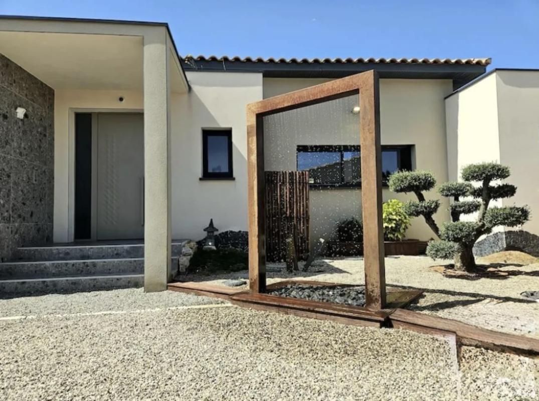Maison 8 Pièce(s) Garons