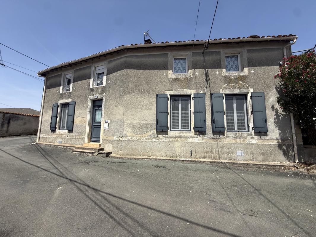 Maison de ville 5 Pièce(s) Chef-Boutonne