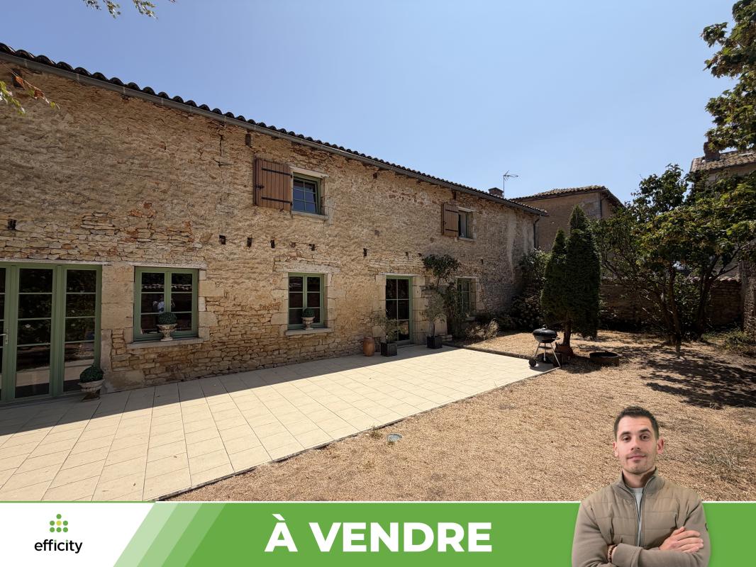 Maison longère 9 Pièce(s) Valence-en-Poitou