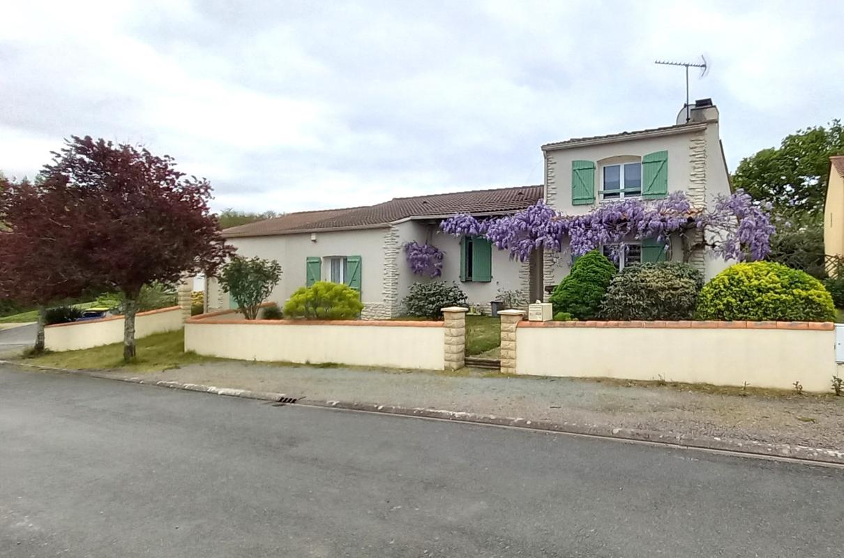 Maison 5 Pièce(s) Poiroux
