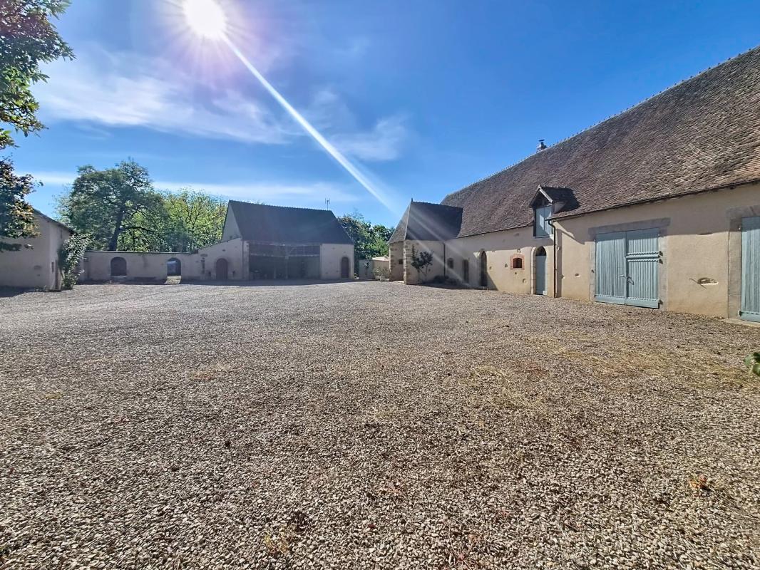 Maison 6 Pièce(s) Châteaumeillant - Photo 2