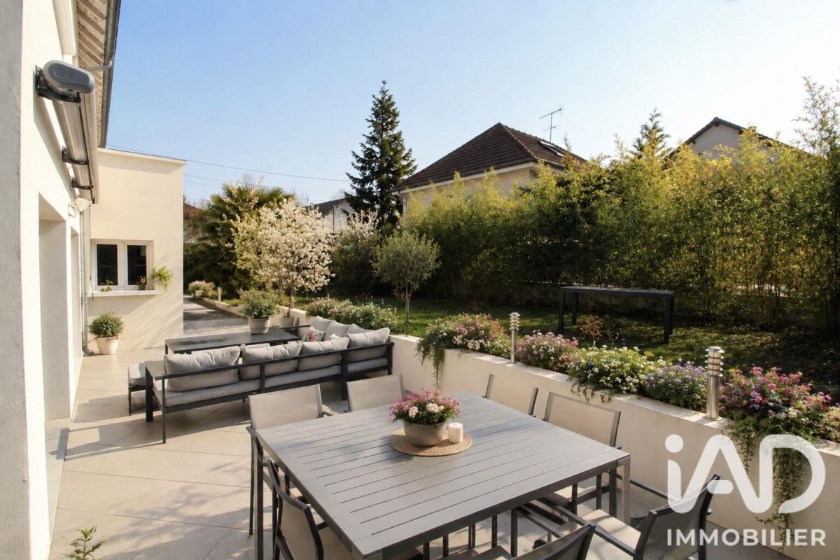 Maison 9 Pièce(s) Verneuil-sur-Seine