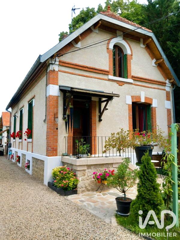 Maison 4 Pièce(s) Bourg-et-Comin