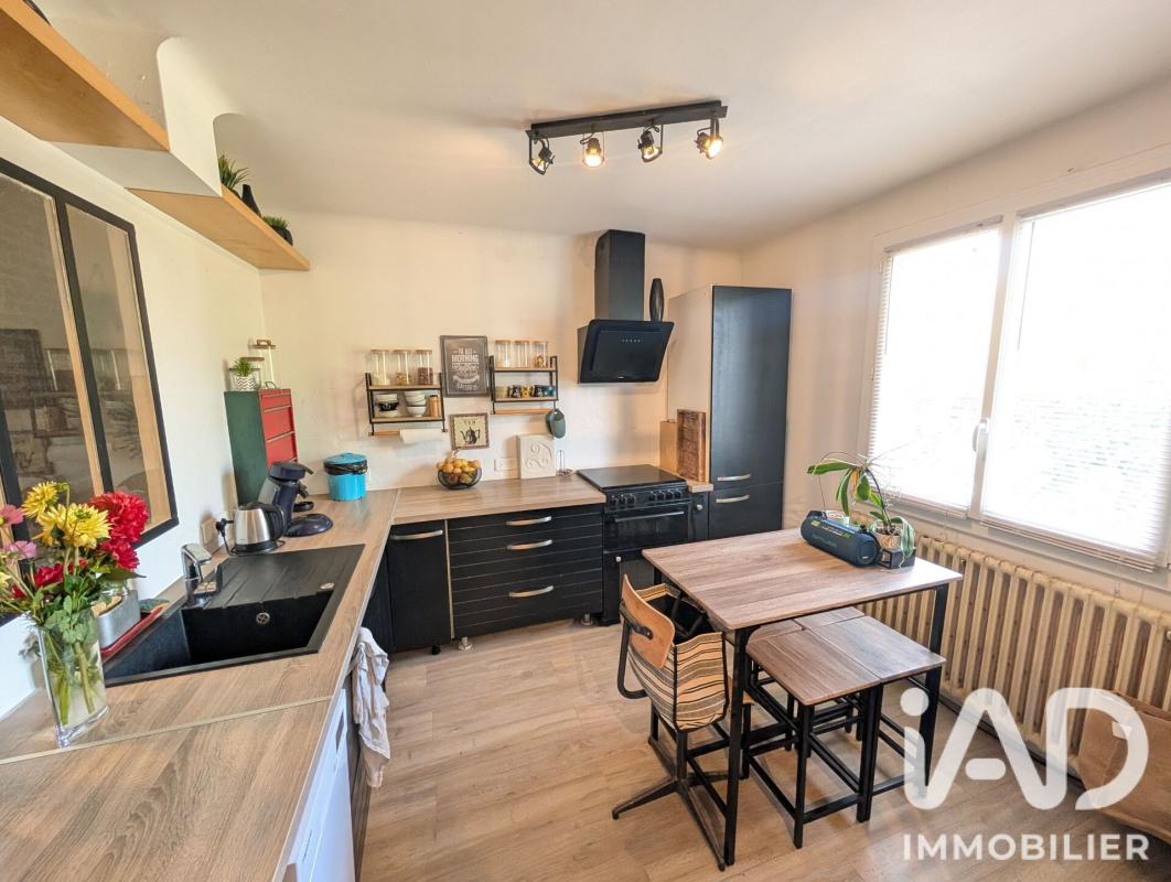 Maison 5 Pièce(s) Lussac-les-Châteaux - Photo 4