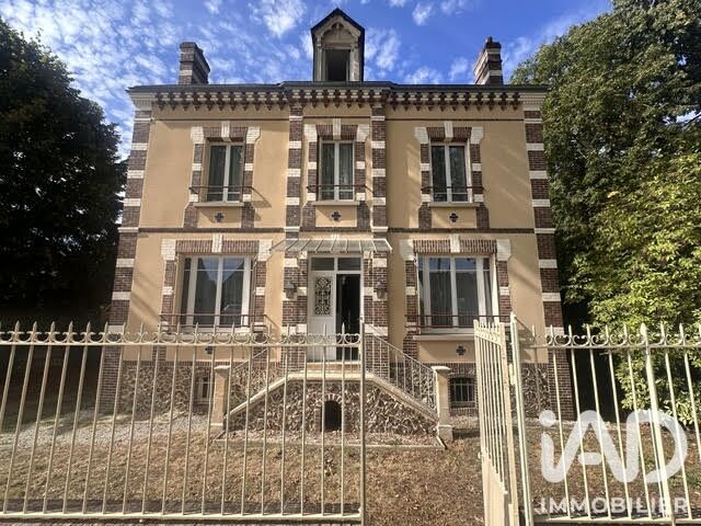 Maison 9 Pièce(s) Dreux