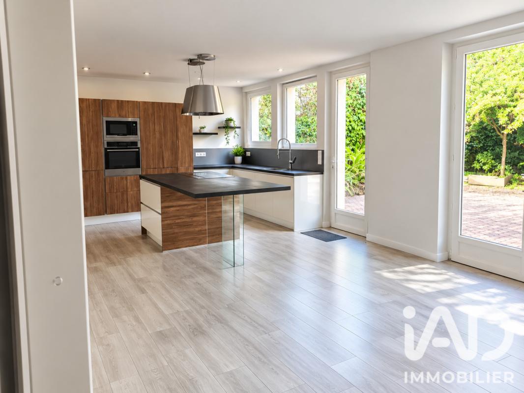Maison 9 Pièce(s) La Châtaigneraie - Photo 2