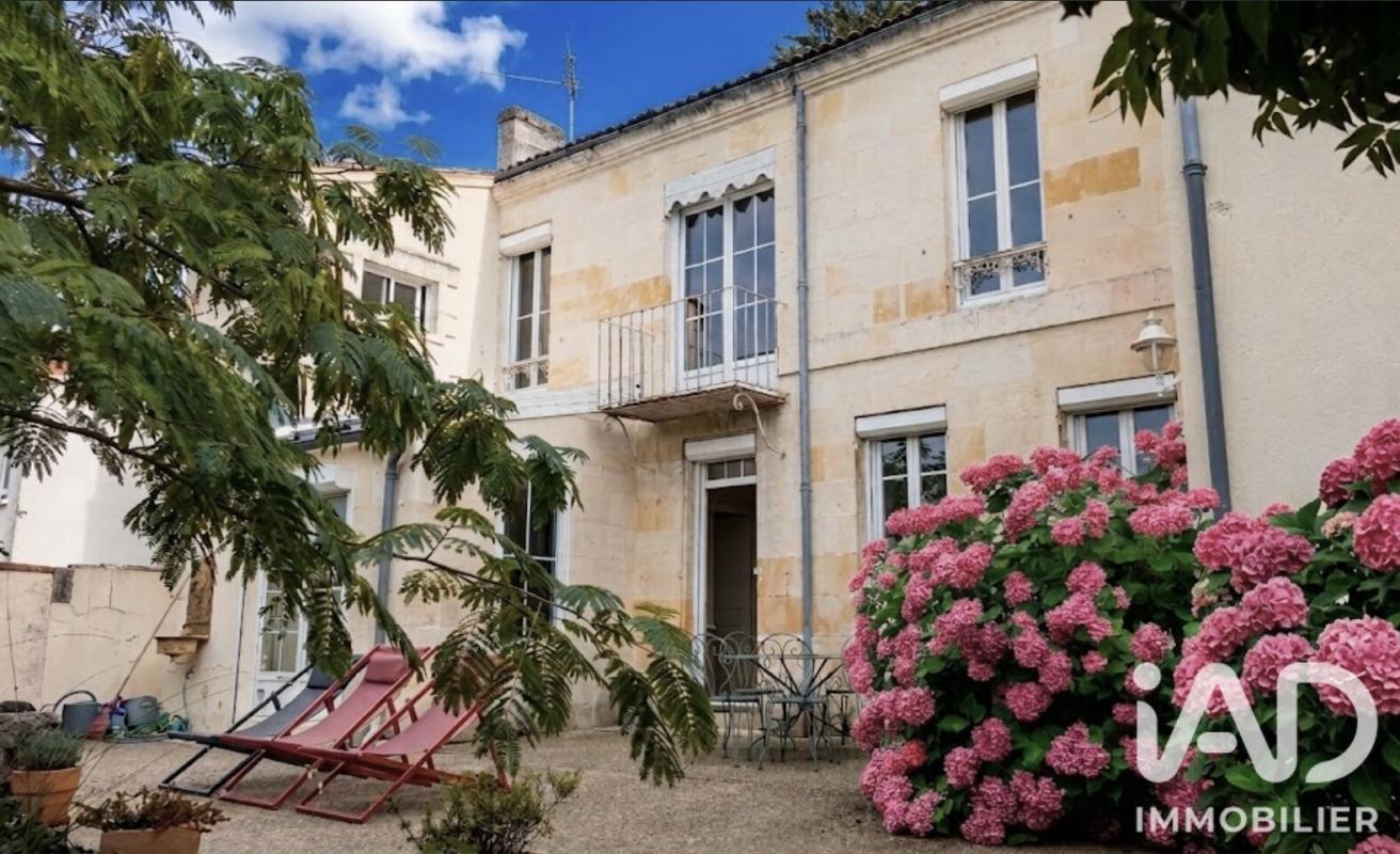 Maison 8 Pièce(s) Saintes