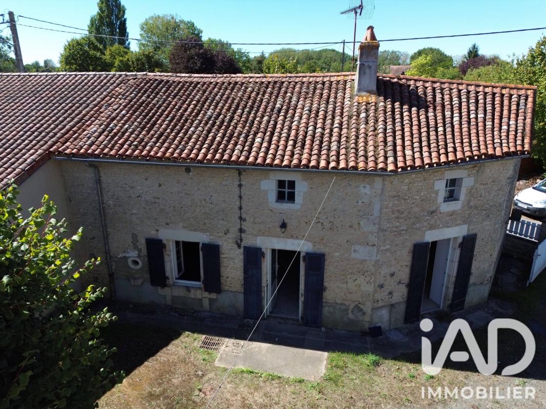 Parking  Usson-du-Poitou - Photo 2