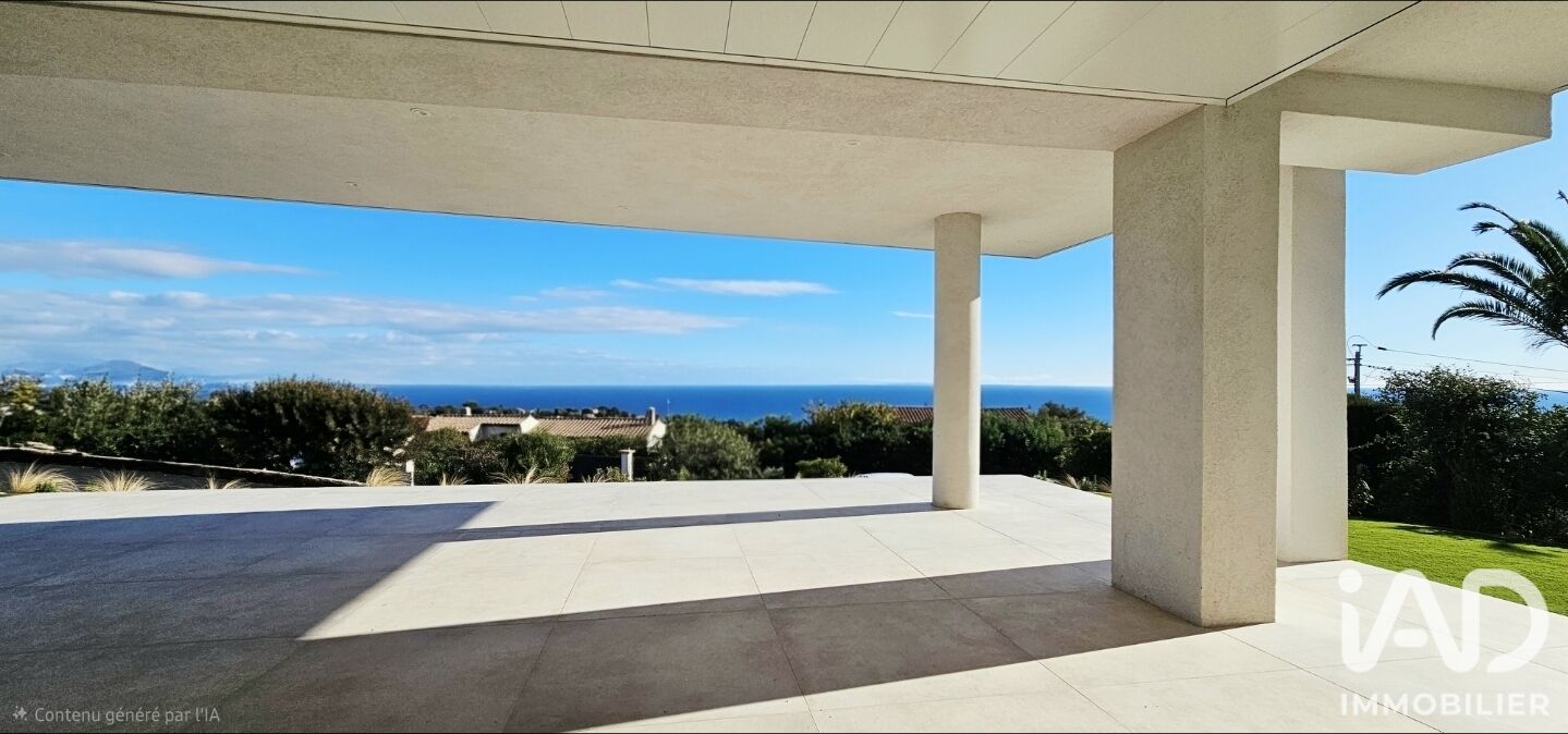 Appartement 5 Pièce(s) Roquebrune-sur-Argens