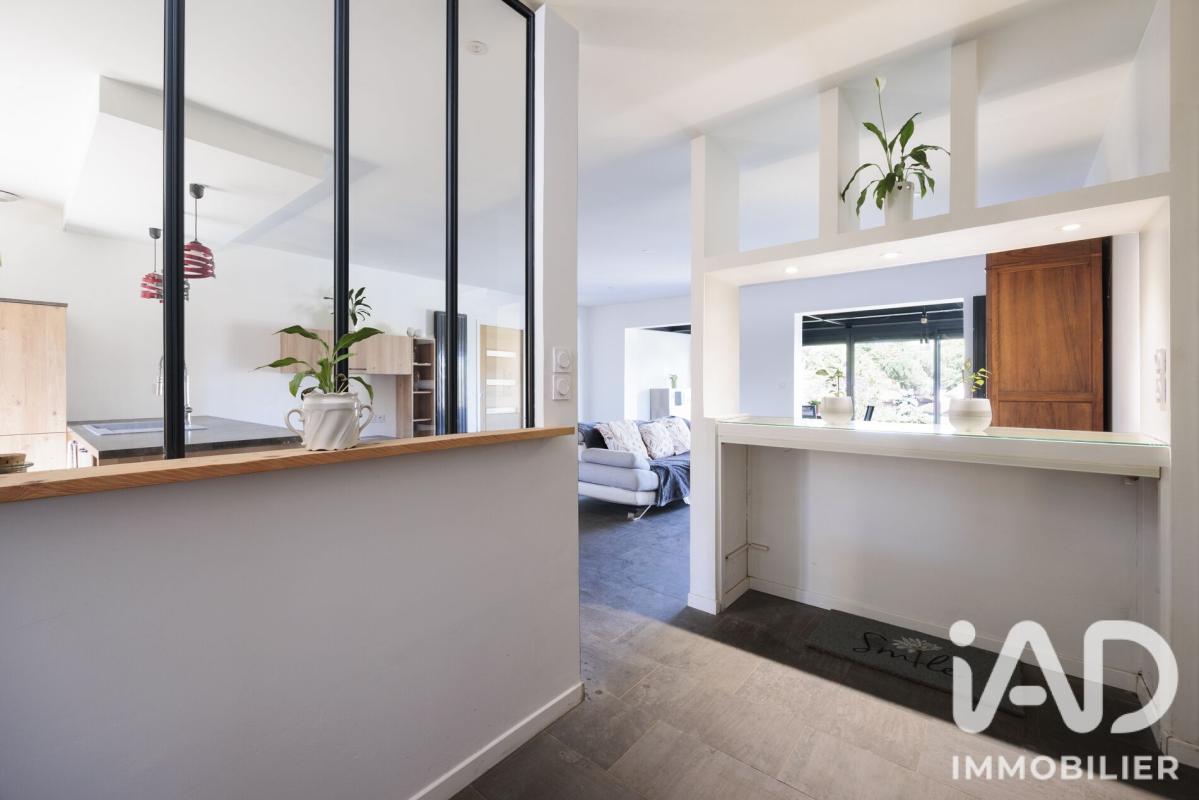 Maison 6 Pièce(s) Saint-Genis-les-Ollières - Photo 2