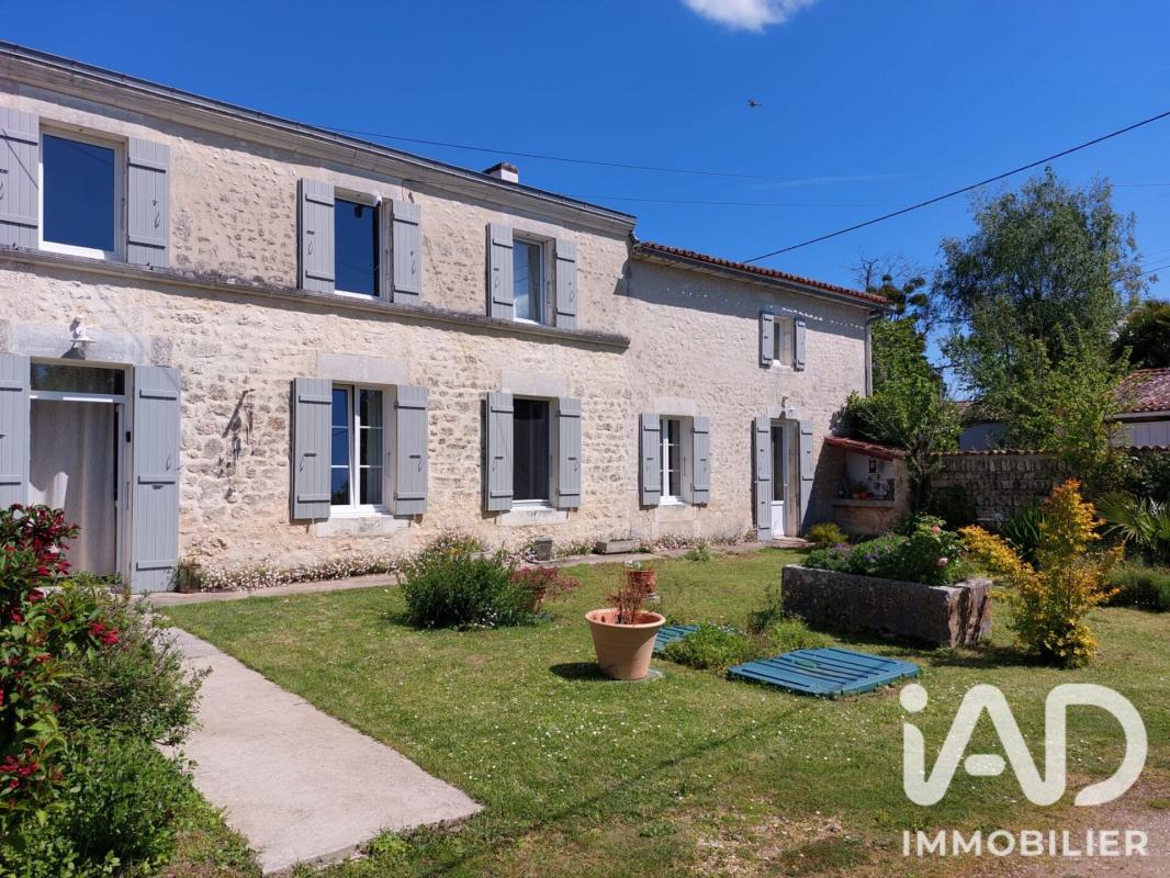 Maison 10 Pièce(s) Saint-Romain-de-Benet